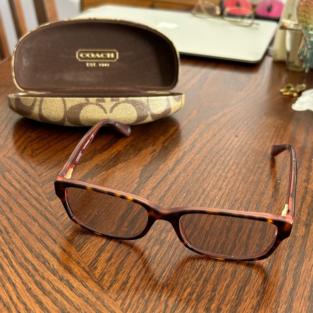 Coach Brooklyn Eyeglasse Frames
5115 Tortoise / Pink